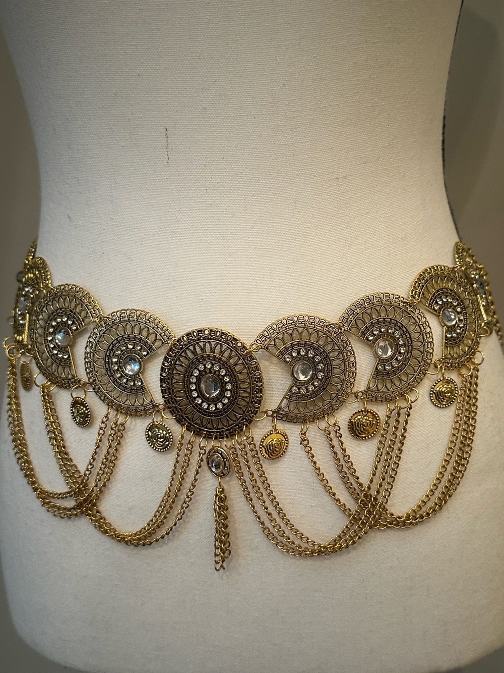 Gold Tone Filigree Charm & Crystal Drop Statement Waist Chain Belt NEW! - Picture 4 of 8